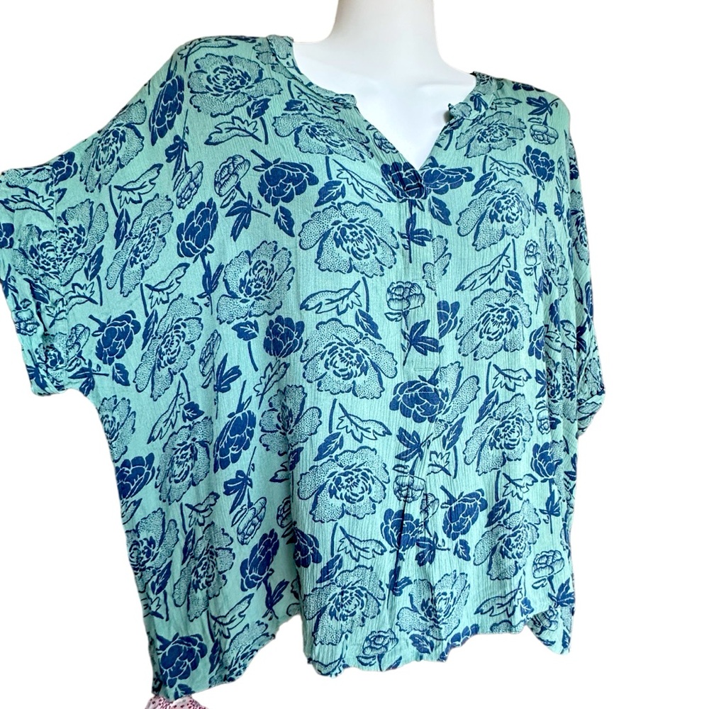 Unique Short Shirt Blue Floral Short Sleve Lightweight oversized 1X